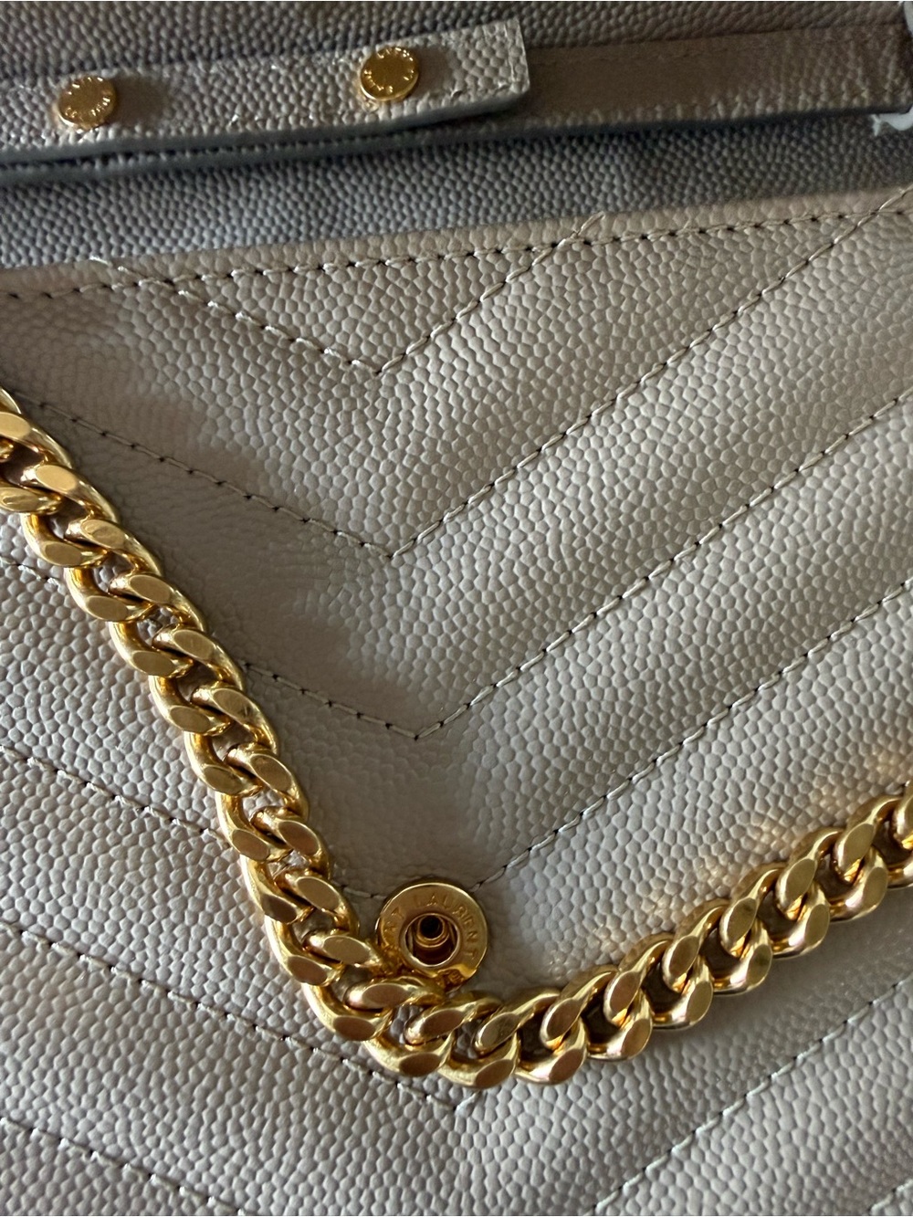 Saint Laurent Cassandre Matelassé Leather Wallet on a chain - Picture 12 of 16